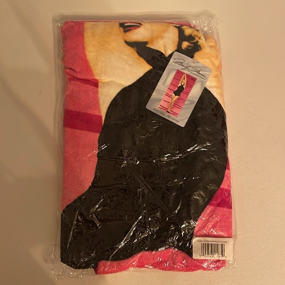Marilyn Monroe Towel 💯 Cotton Marilyn Monroe Beach Towel 🆕️ - Picture 8 of 8